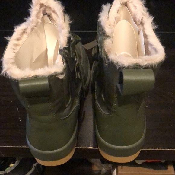 Winter Boots - Picture 3 of 4